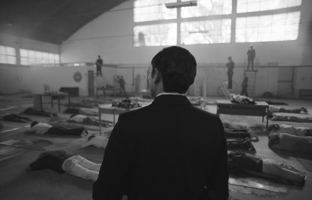 Crítica de ‘Hangar rojo’. La imposible equidistancia ante la&nbsp;barbarie